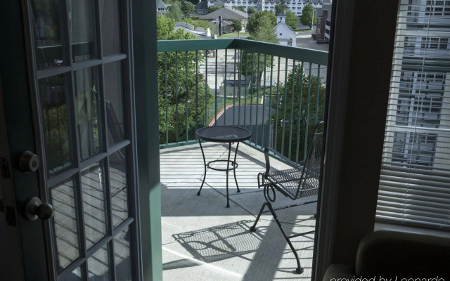 Surrey's Carriage Place Resort