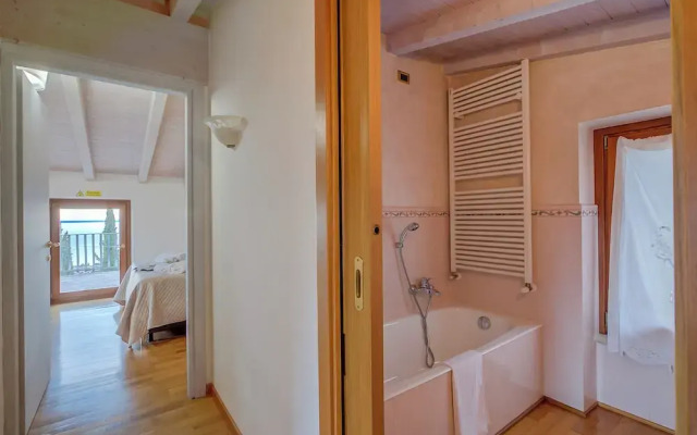 Villa Iris-lakeview & Shared Pool