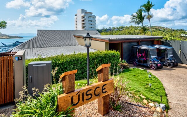 The Boathouse - Luxury Holiday Home with Jacuzzi