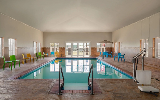 La Quinta Inn & Suites by Wyndham Shawnee