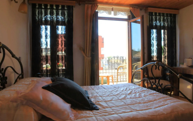 Tom Square Boutique Hotel