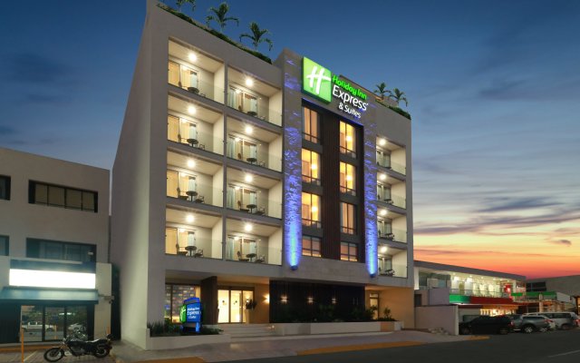 Holiday Inn Express And Suites Playa Del Carmen