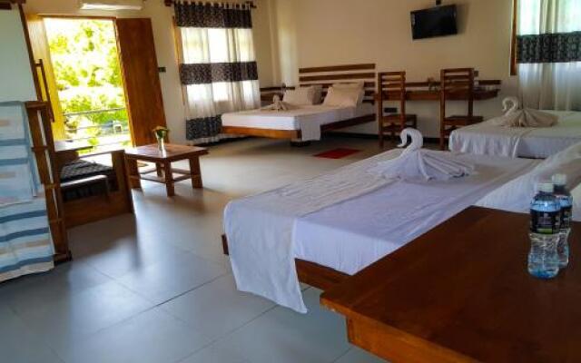 Eco Hotel Black & White - Anuradhapura