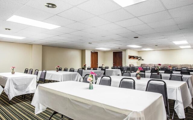 Super 8 Claremont