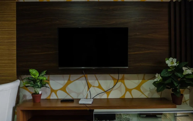 Luxurious 1BR At Dago Suites Apartment