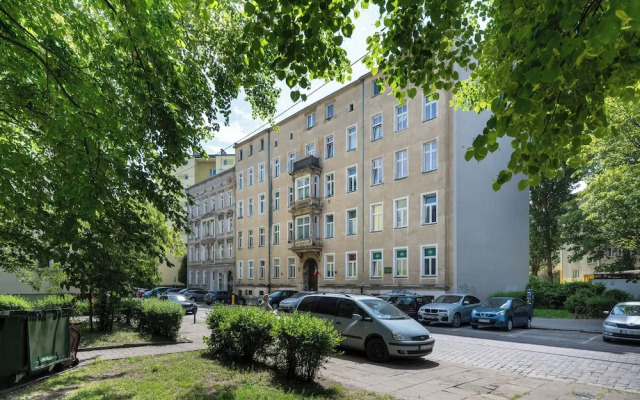 Apartment With Mezzanine by Renters