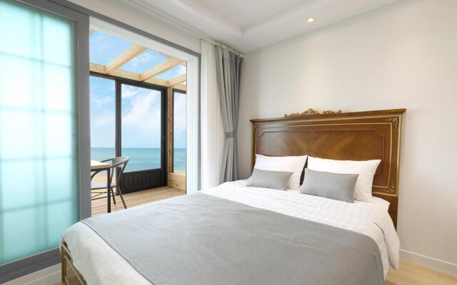 Gyeongpo East Pension