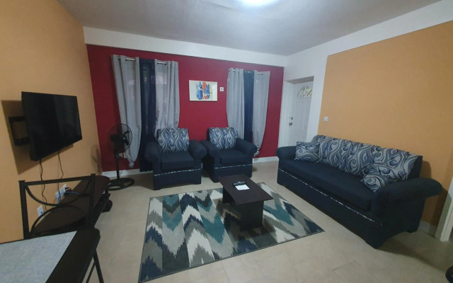 Lovely 2-bedroom apartment with shared jacuzzi & pool