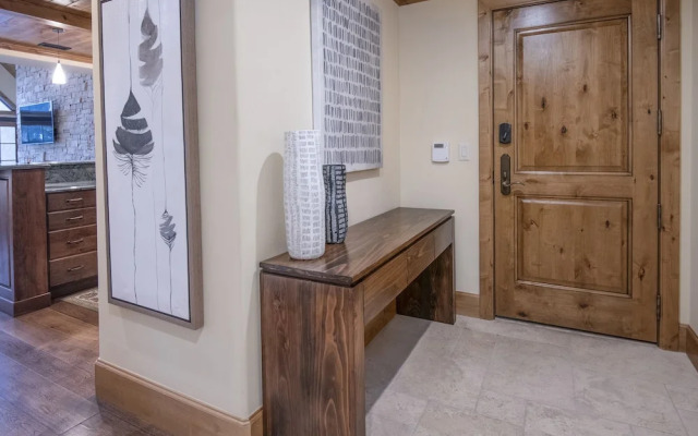 Vail Mountain View #402 4 Bedroom Condo