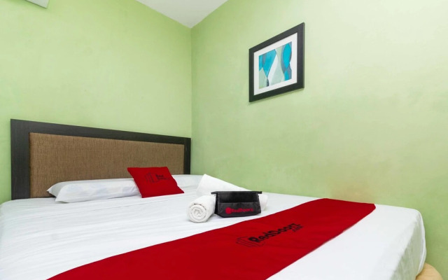 RedDoorz near The Persimmon