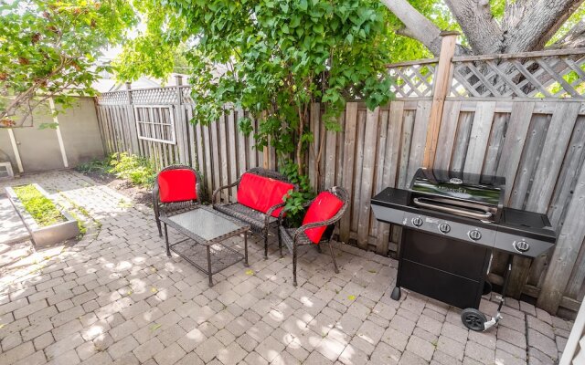 Cozy Houses in Downtown Toronto by GLOBALSTAY