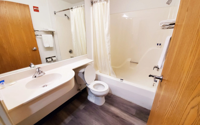 Americas Best Value Inn & Suites Racine