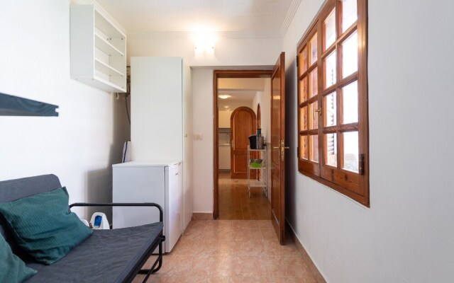 Great house with pool close to beach