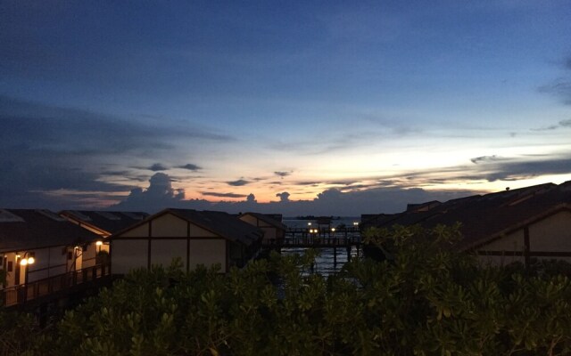 CMK and Private Water Chalet