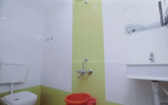 Rajhuns Deluxe Lodging