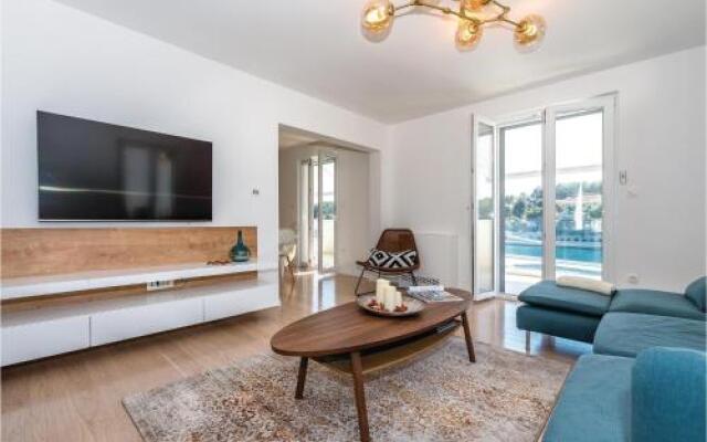 Four-Bedroom Holiday Home in Milna