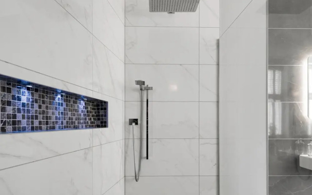 Modern Unique - Central Beach Access