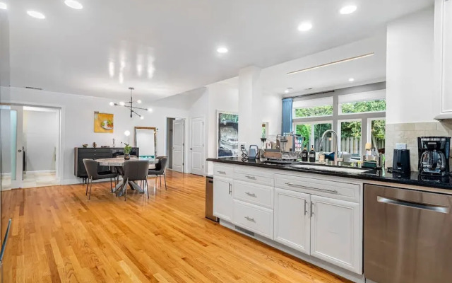 Cozy Modern House in Palo Alto