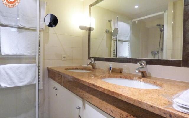 ALC - A521 - 4 min PALAIS AND BEACHES