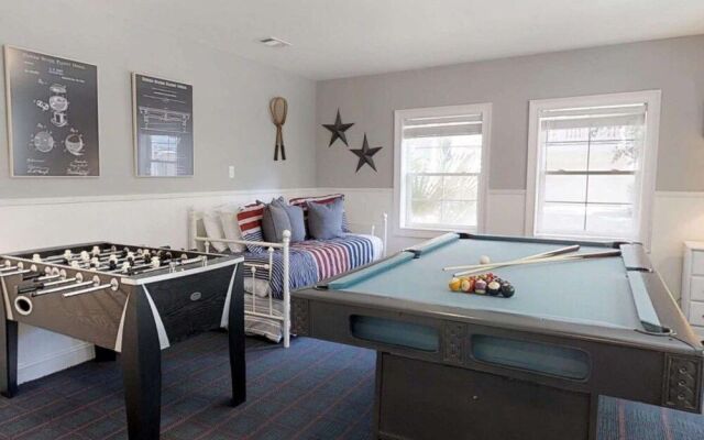 Palm Breeze 5 Bedroom Holiday Home