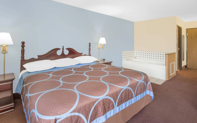 Super 8 by Wyndham Galesburg