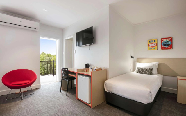 Nightcap at Camp Hill Hotel – Guest Rooms – Brisbane