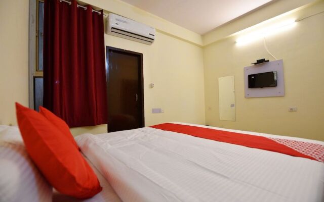 OYO 22966 Hotel Raj Niwas