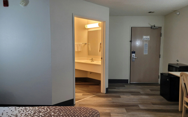Modern Stay 39 Lakeview By OYO Minonk Garden