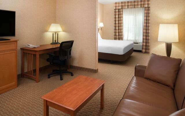 Holiday Inn Express & Suites Interstate 90, an IHG Hotel