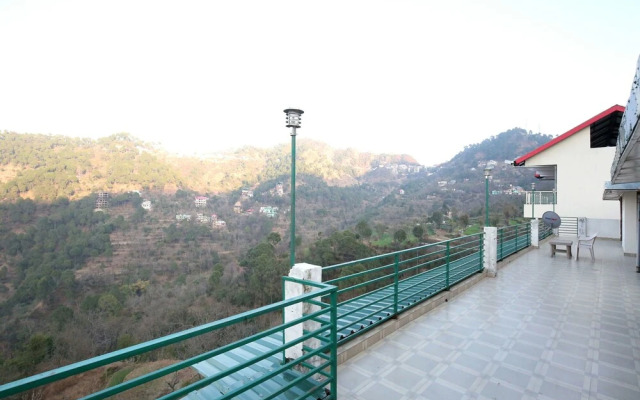 OYO 12185 Home Wayside Villa 3BHK Apartment Kasauli