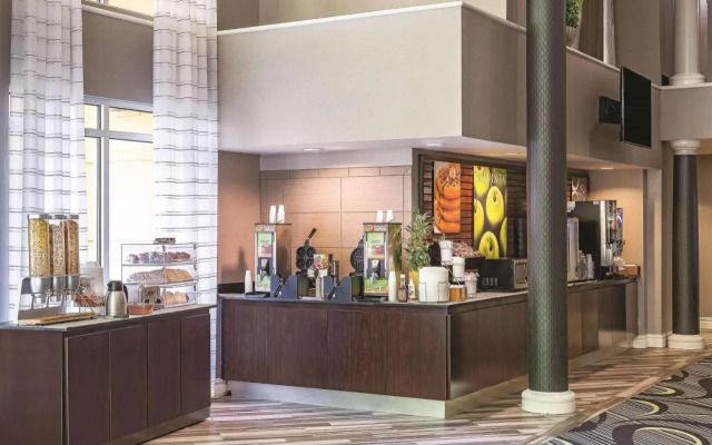 La Quinta Inn and Suites by Wyndham Univ Area Chapel Hill