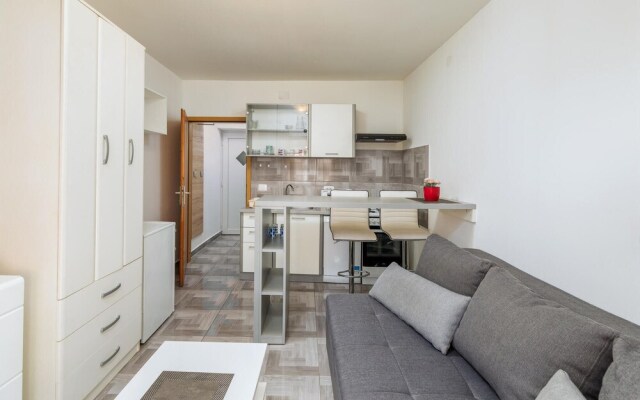 Beautiful Apartment in Stinjan With Wifi