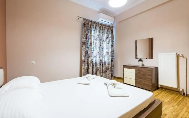 Bright flat in front of Acropolis metro