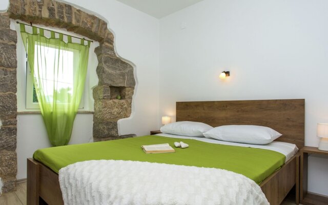 Stylish Villa in Milohnici With Private Terrace