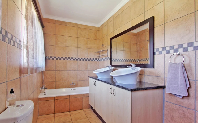Monateng Safari Lodge