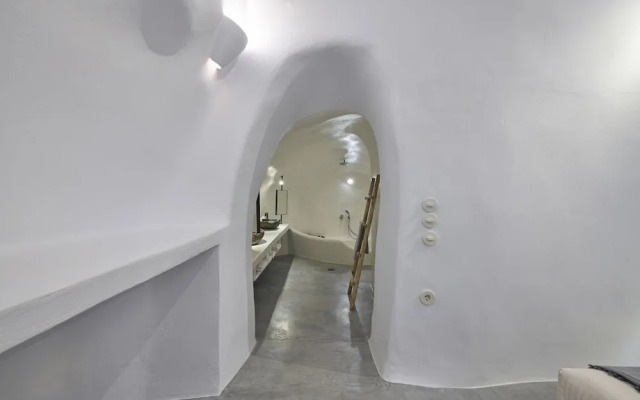Cave Suite Oia