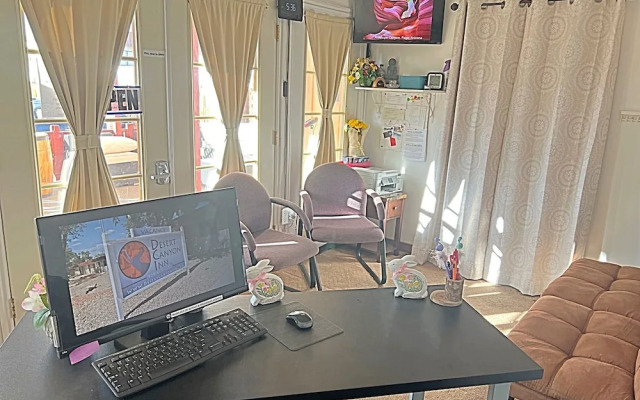 1 or 3 Bedroom Apartment with Full Kitchen