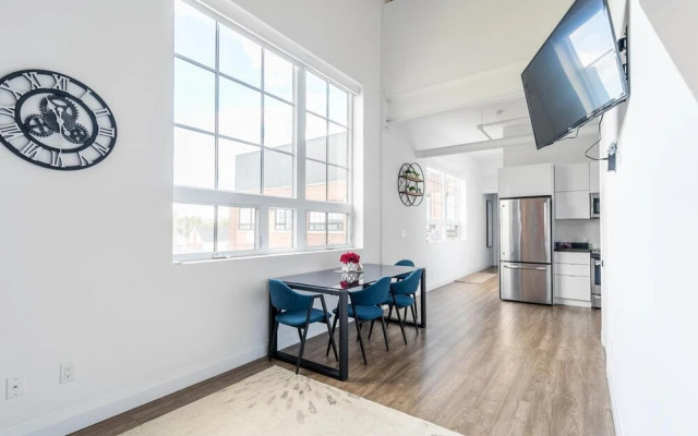 Grand 2Br Dundurn Loft Rooftop Terrace With Sunbeds Parking Gym