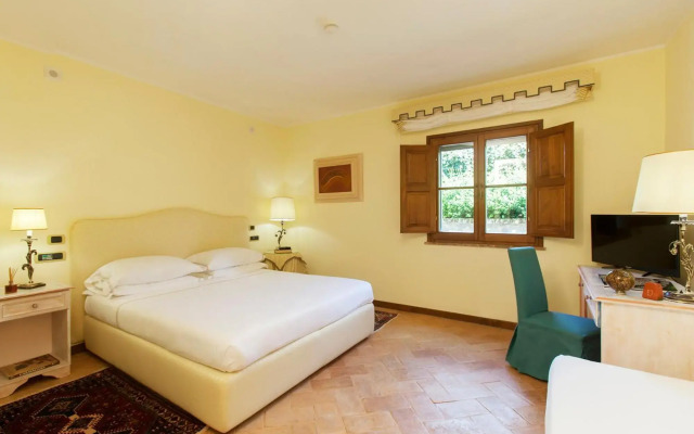 Sovana Hotel & Resort