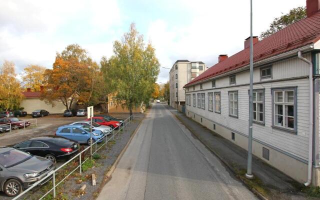 Idyllic central wooden house apartment