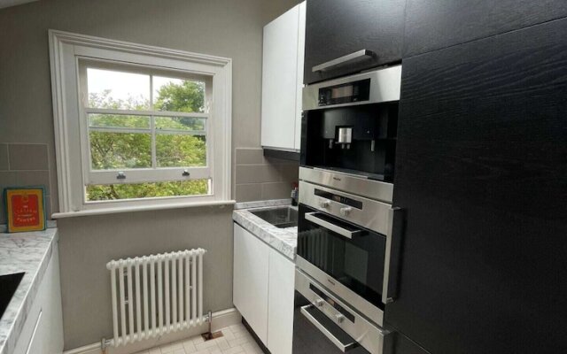 Gorgeous 1BD Flat With Steam Room - South Woodford