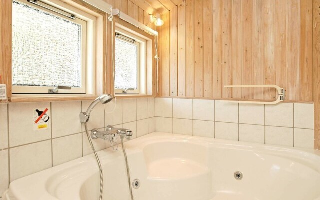 Modern Holiday Home in Millinge Near Sea