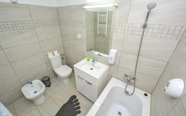 Bucharest Central Apartments - Shabbat Friendly