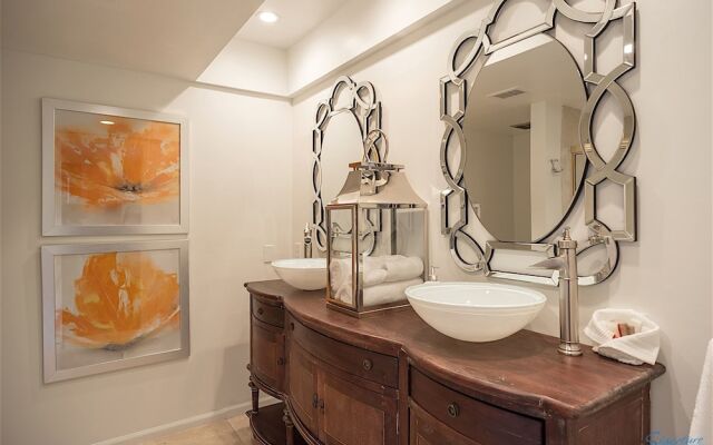 Camelback Mountain 2 BR by Casago