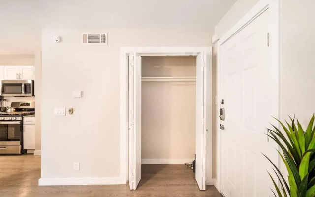 Stylish 1BR Near UT Mueller Evonify