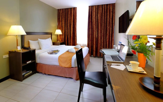 OYO 187 The Maxwell Hotel