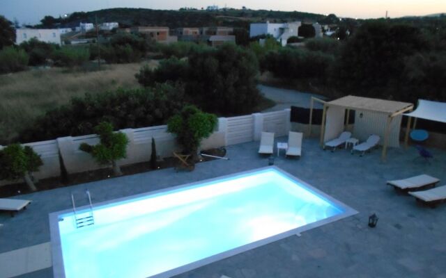 Dahlia Apartments and Studios