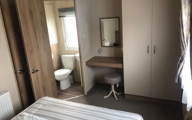 Beautiful Cosy 2-bed Caravan in Clacton-on-sea