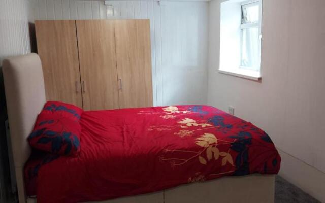 Lovely 3-bed Apartment in Parkgate Rotherham