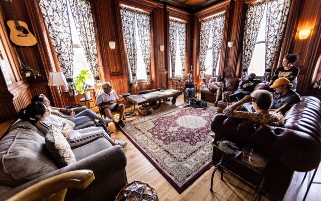 Traveler's Rest Hotel